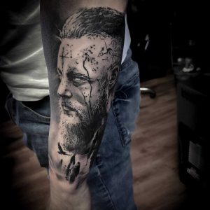 Tetování ve stylu realistic. Motiv film, portrét. Střední kérka. Tetoval Jany Tattoo.