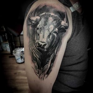 Tetování ve stylu black and grey. Motiv zvířata. Střední kérka. Tetoval Jany Tattoo.