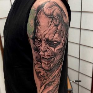 Tetování ve stylu realistic. Motiv fantasy, portrét. Střední kérka. Tetoval Judas Tattoo.