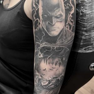 Tetování ve stylu black and grey. Motiv komiks. Střední kérka. Tetoval Judas Tattoo.