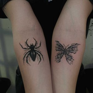 Tetování ve stylu blackwork. Motiv zvířata. Malá kérka. Tetovala Mariposas.