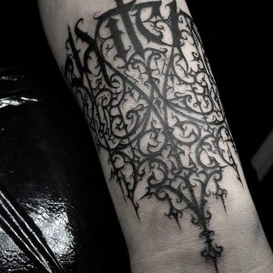 Tetování ve stylu blackwork. Motiv ornamenty. Malá kérka. Tetoval Saint Ulik.