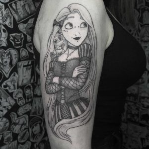 Tetování ve stylu blackwork. Motiv cartoon. Malá kérka. Tetovala Shinigami.