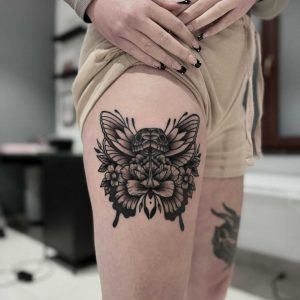 Tetování ve stylu blackwork. Motiv zvířata. Malá kérka. Tetoval Martin Batory.