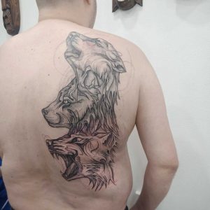 Tetování ve stylu blackwork. Motiv zvířata. Střední kérka. Tetoval Radek Vincent.